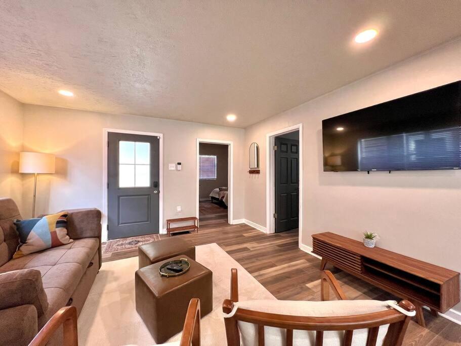 Modern Style Home Near Dt Indy & Major Attractions Indianapolis Luaran gambar