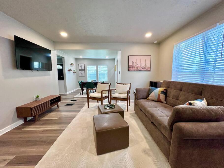 Modern Style Home Near Dt Indy & Major Attractions Indianapolis Luaran gambar