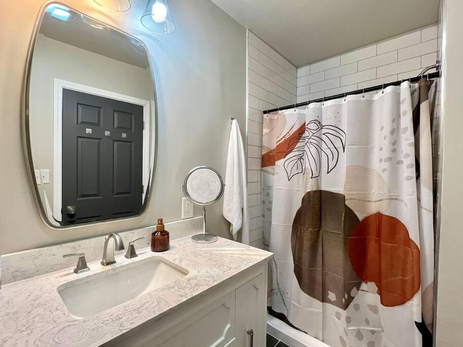 Modern Style Home Near Dt Indy & Major Attractions Indianapolis Luaran gambar